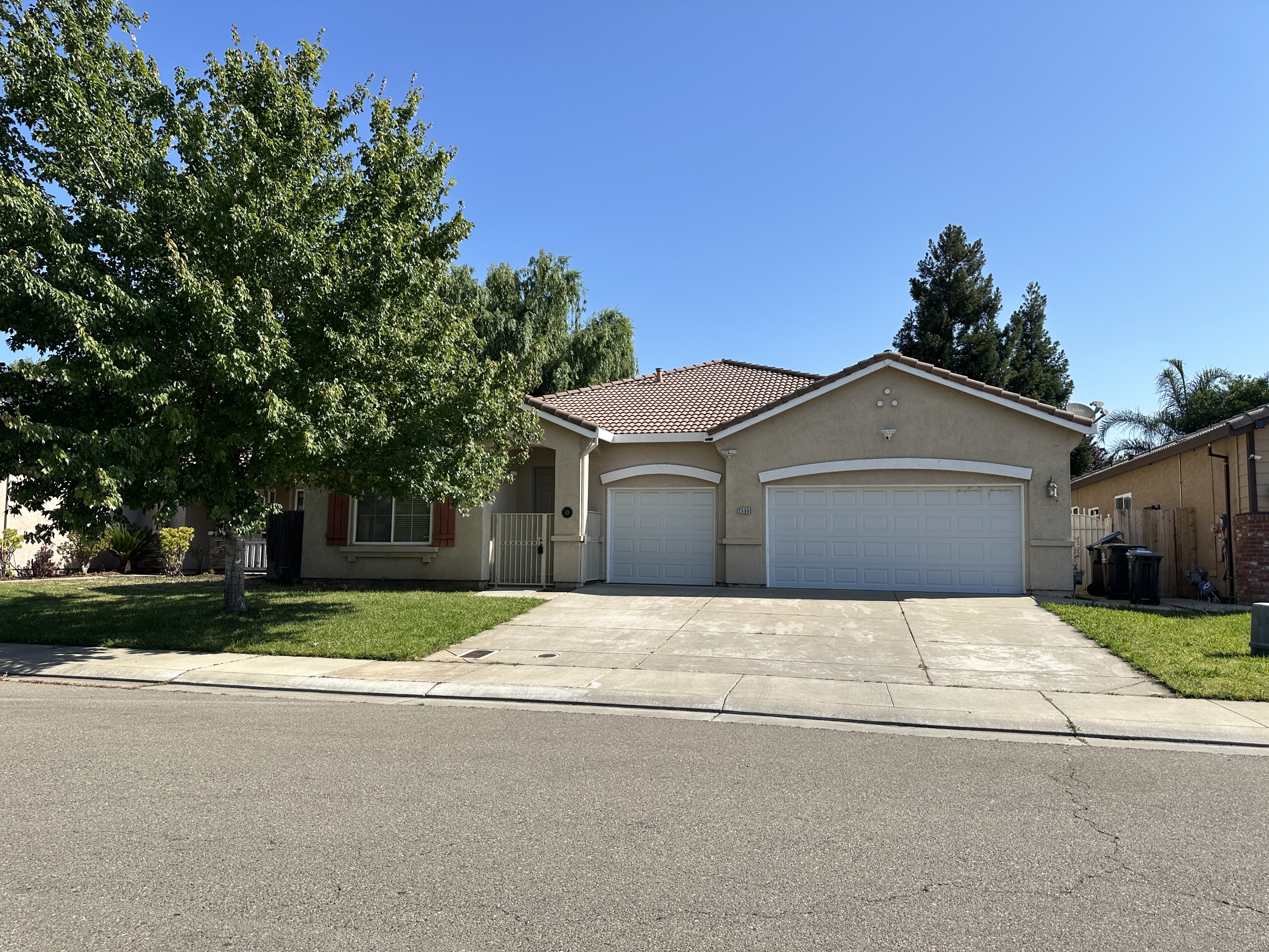 2555 Crestmore Circle